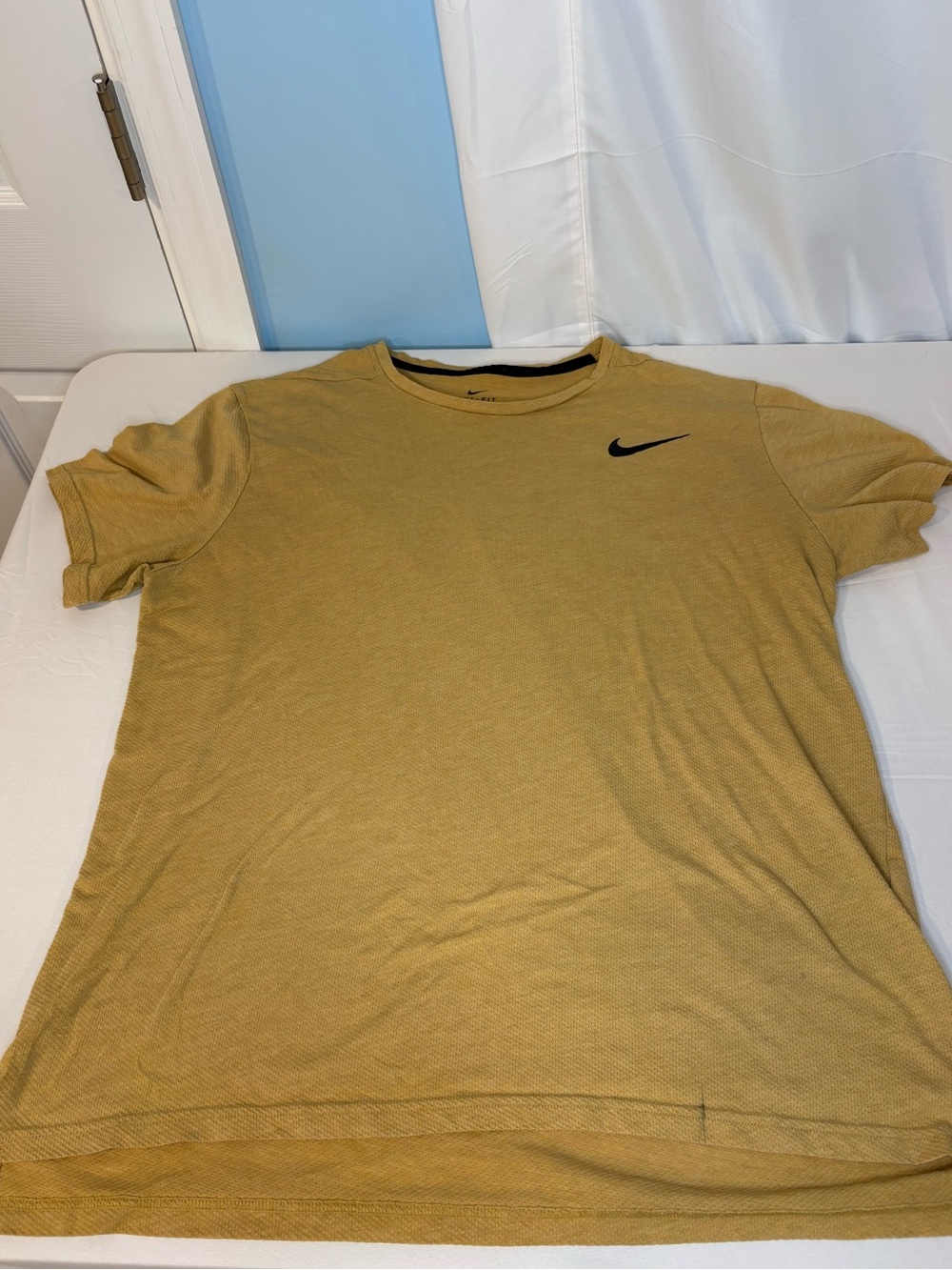 Nike Men's Mustard Short-Sleeve Crew Athletic Tee